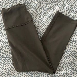 LULULEMON crop wunder train | size: 6